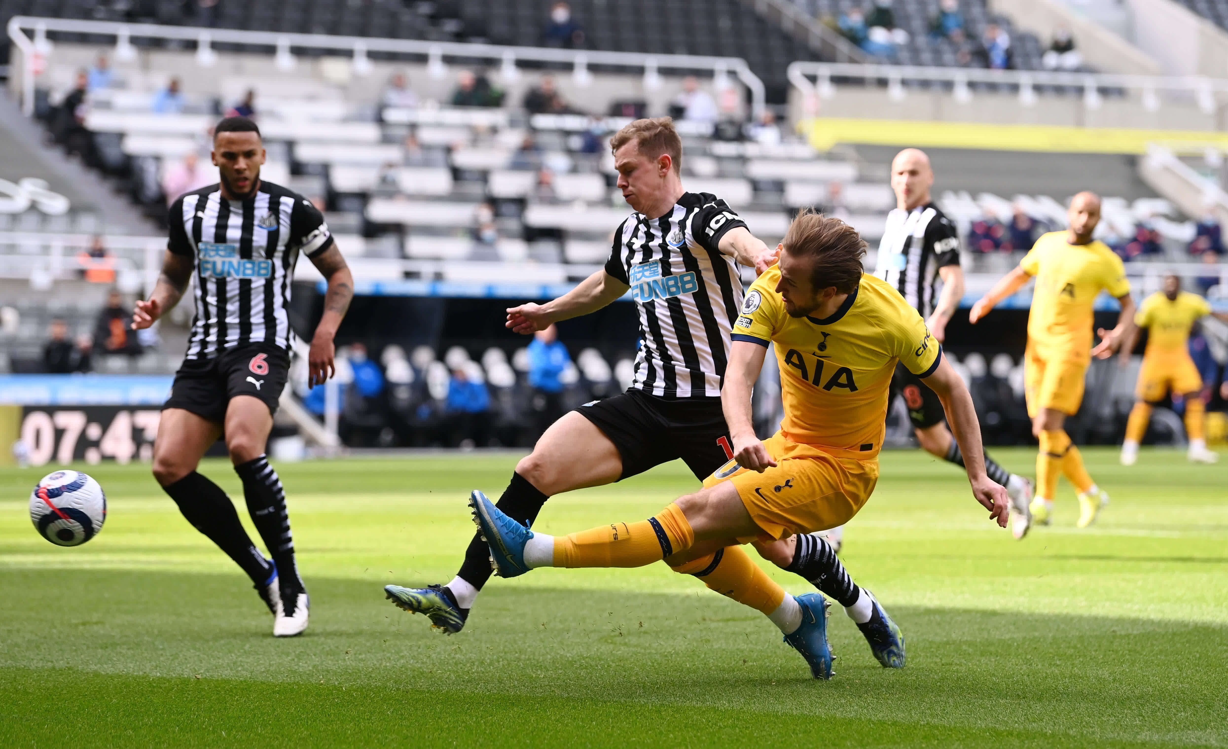 时与队友相 时与队友相